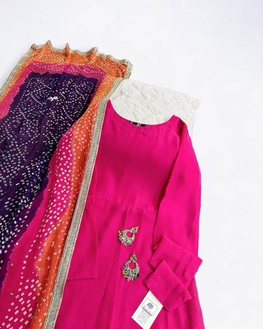 Two-piece set styled with chiffon Chunnri dupatta